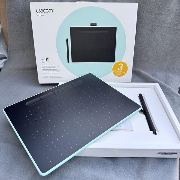 Wacom Intuos CTL-6100WL Bluetooth Graphics Tablet Medium Pistachio Pen Cable - Picture 1 of 8